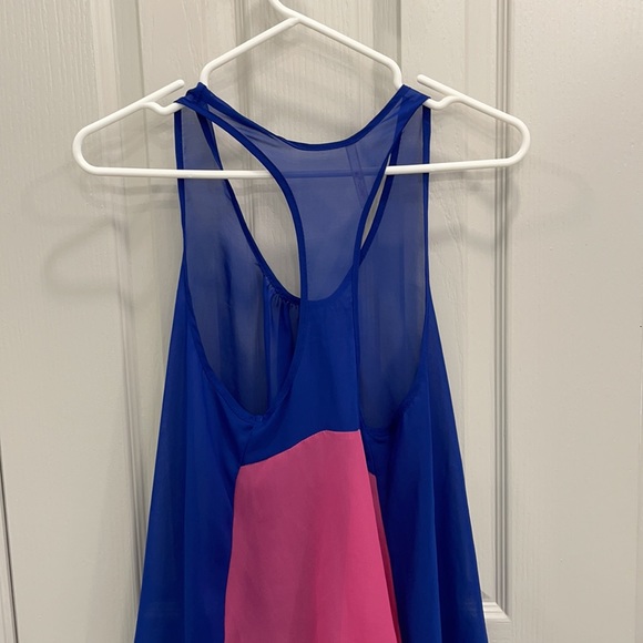 Sleeveless sheet blue and pink top. Looks amazing with denim. - Picture 3 of 3